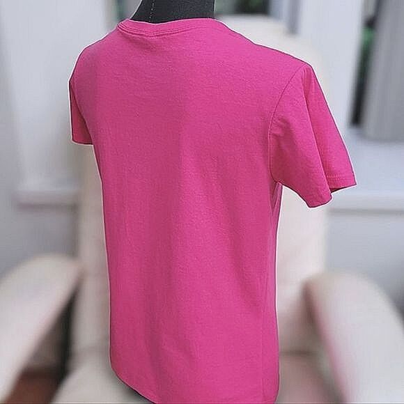 NWOT Gildan Fuschia Heavy Cotton V-neck Short Sleeve T-shirt - Picture 3 of 11